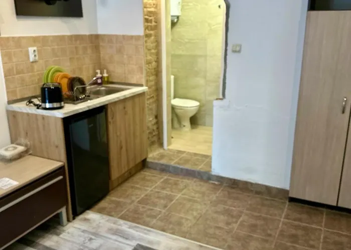 Sveji Garden فارنا